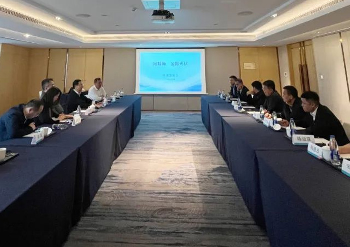 共话N型异质结电池将来 | 阿特斯集团董事长瞿晓铧一行光临月搏集团光伏参观互换