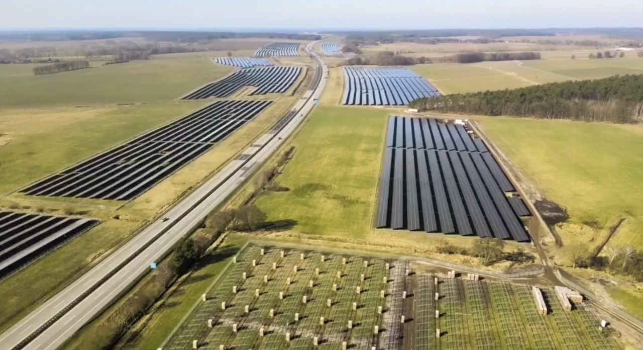 月搏集团光伏70MW异质结组件闪灼欧洲，全球化战术迈入新纪元